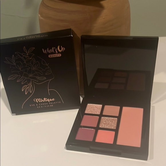 Pink and Cream Eyeshadow Palette for Radiant Looks - Picture 1 of 1